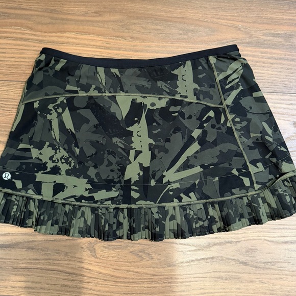 Lululemon City Run Camouflage Pleated Women's Tennis Skirt 6 - Picture 2 of 3
